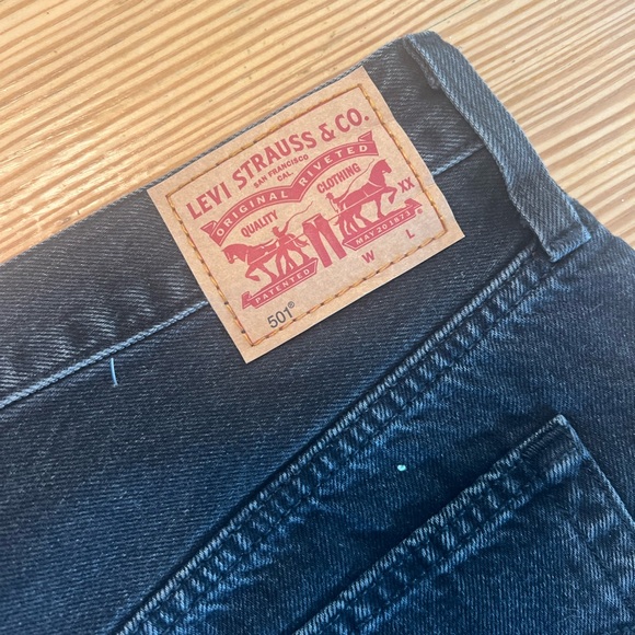 Levi Black Denim Short - Brand New! - Picture 1 of 6